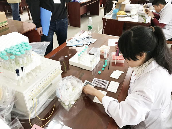 我司現(xiàn)場操作實驗